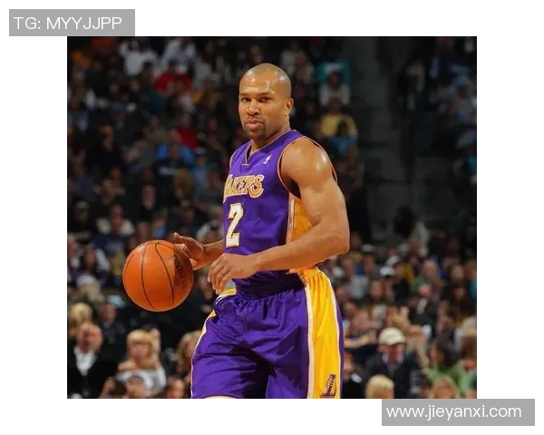 足球场上的魔术师：盘点世界顶级后卫球星及其精彩瞬间