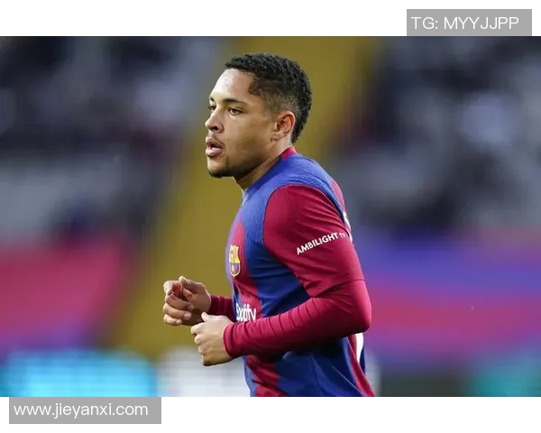 足球巨星离队风波持续发酵 球员未归球队引发外界广泛关注与讨论