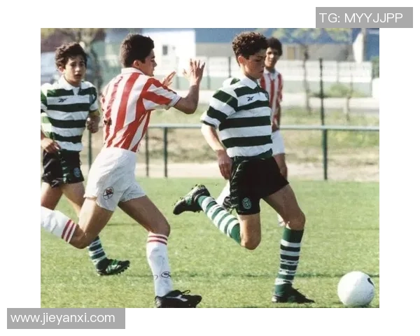 足球巨星童年面貌揭秘 从街头小孩到世界顶级球员的成长历程